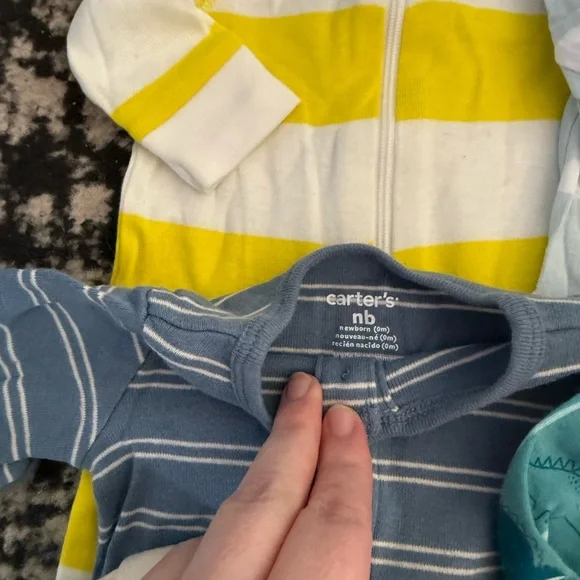 Lot of 8 NB and 0-3m gowns/Sleepers - Picture 6 of 8